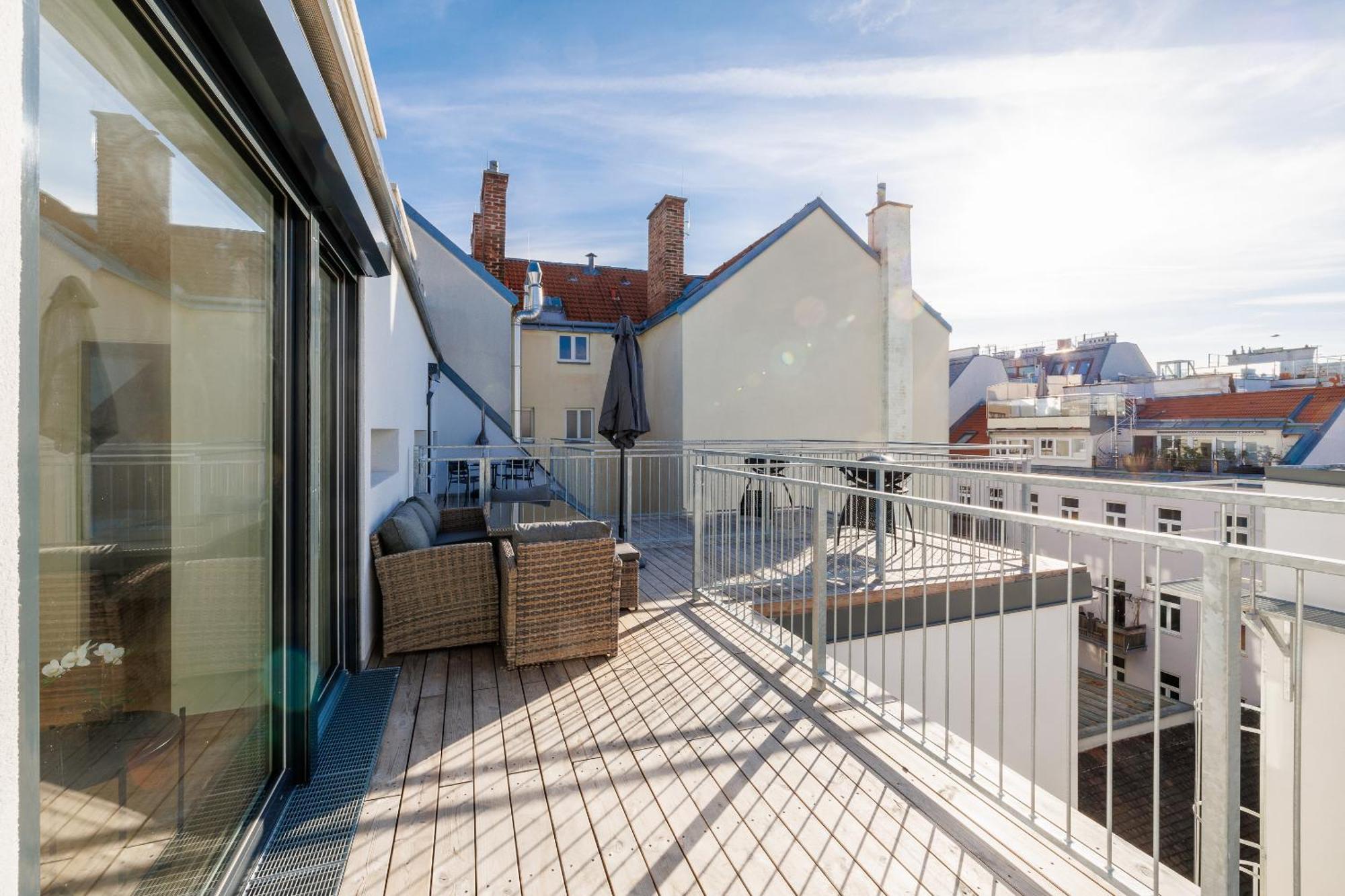 Symphony Apartments 41 - Modern Loft With Terrace And Grill In Central Location Bécs Kültér fotó
