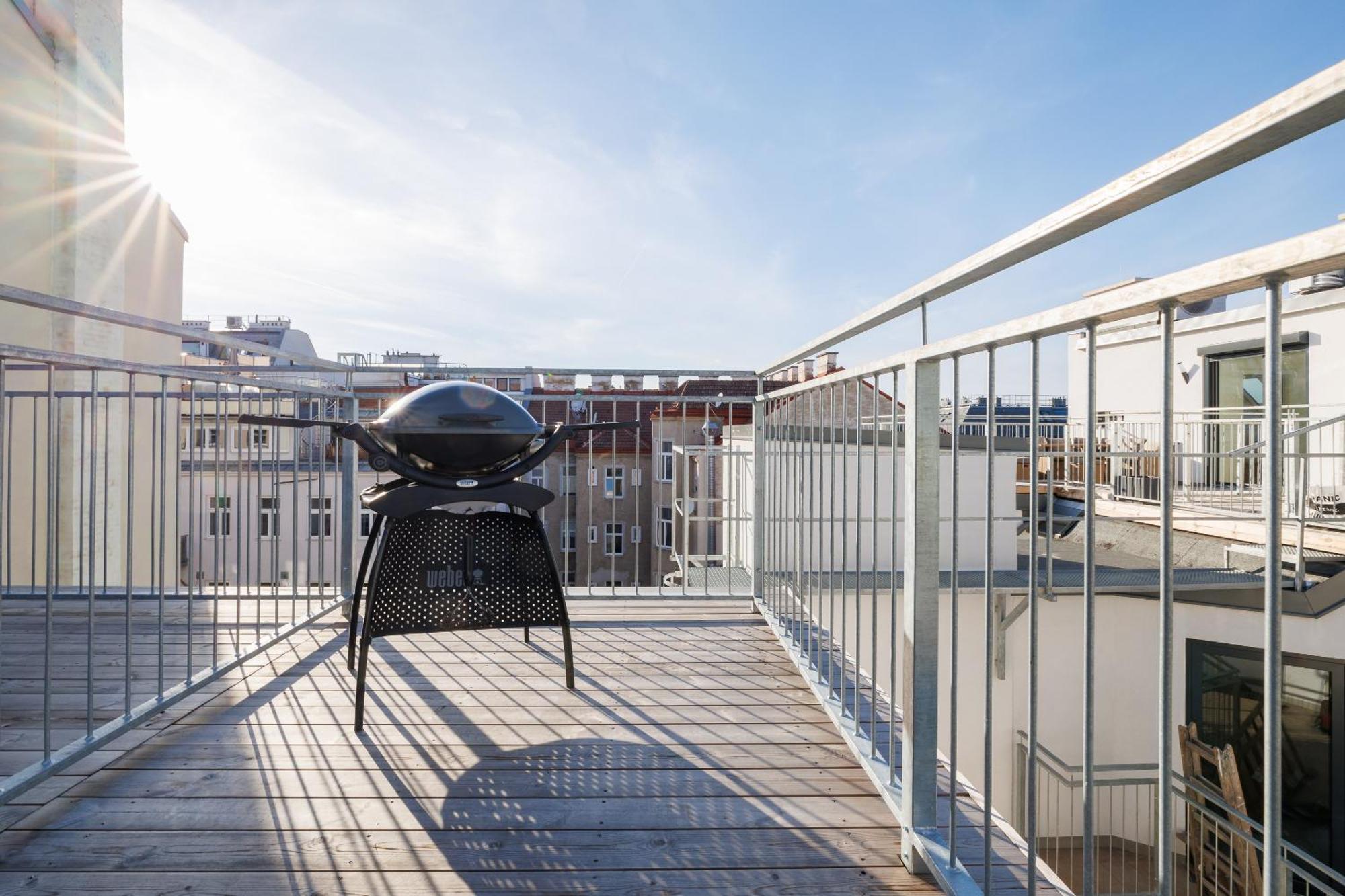 Symphony Apartments 41 - Modern Loft With Terrace And Grill In Central Location Bécs Kültér fotó